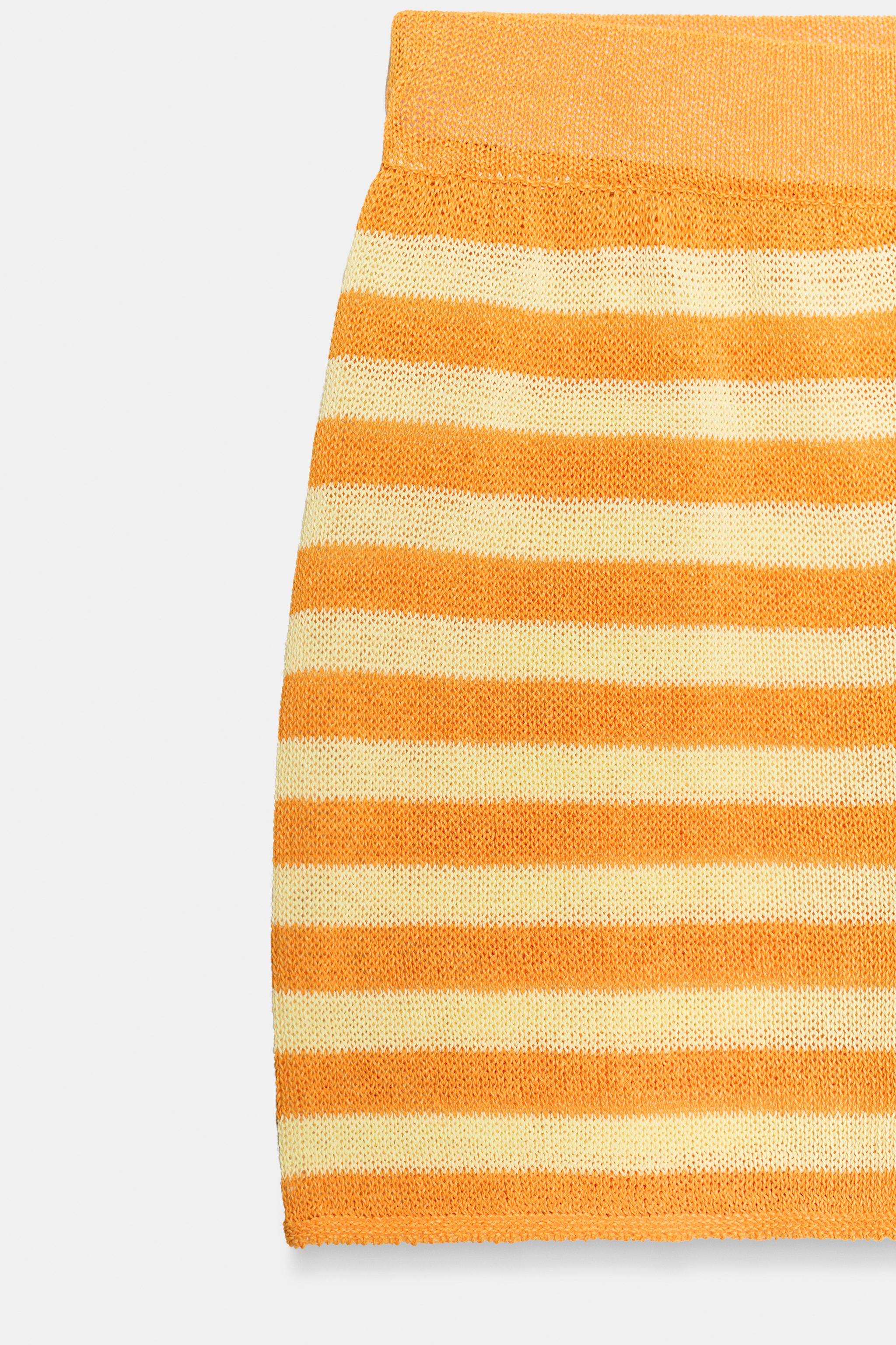 STRIPED KNIT SHORTS